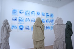 Neun Figuren und Blaue Gesichter