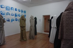 Neun Figuren und Blaue Gesichter